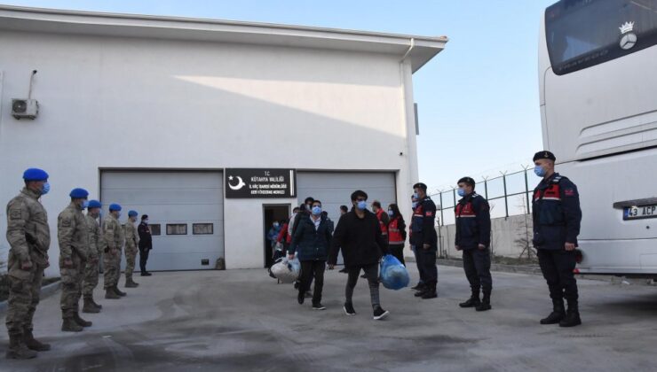 Kütahya’dan 138 kaçak göçmen sınır dışı edildi