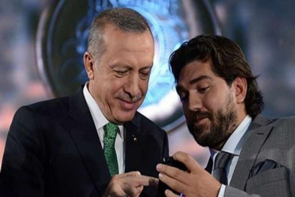 G&uuml;neş gazetesi yazarı ve spor yorumcusu Rasim Ozan K&uuml;tahyalı, sosyal