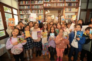 Konaklı &ccedil;ocuklar&nbsp;deprem b&ouml;lgesindeki yaşıtlarına yazdıkları duygu dolu mektupları ve onlar