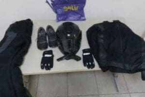 İzmir'in Gaziemir il&ccedil;esinde, ge&ccedil;en ay başında motosiklet kaskı, elinde tabancayla