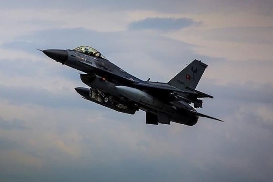 Irak'ın kuzeyindeki Metina'da, T&uuml;rkiye'de eylem hazırlığı i&ccedil;in bir toplantıya katılacağı