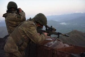 TSK'nın Kuzey Irak'taki Başika &uuml;ss&uuml;ne roketli saldırı yapıldı. Roketler &uuml;sse