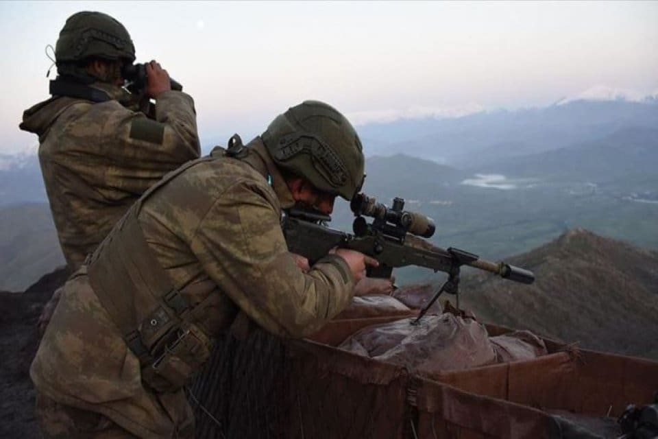 TSK'nın Kuzey Irak'taki Başika &uuml;ss&uuml;ne roketli saldırı yapıldı. Roketler &uuml;sse