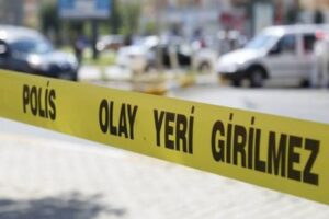 İZMİR'in Menemen il&ccedil;esinde, lastiği patlayan TIR'ın aynı y&ouml;ne giden bir