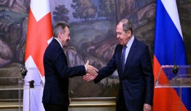 Lavrov: Ukrayna’nın yükümlülüklerini yerine getireceğine inanmıyoruz