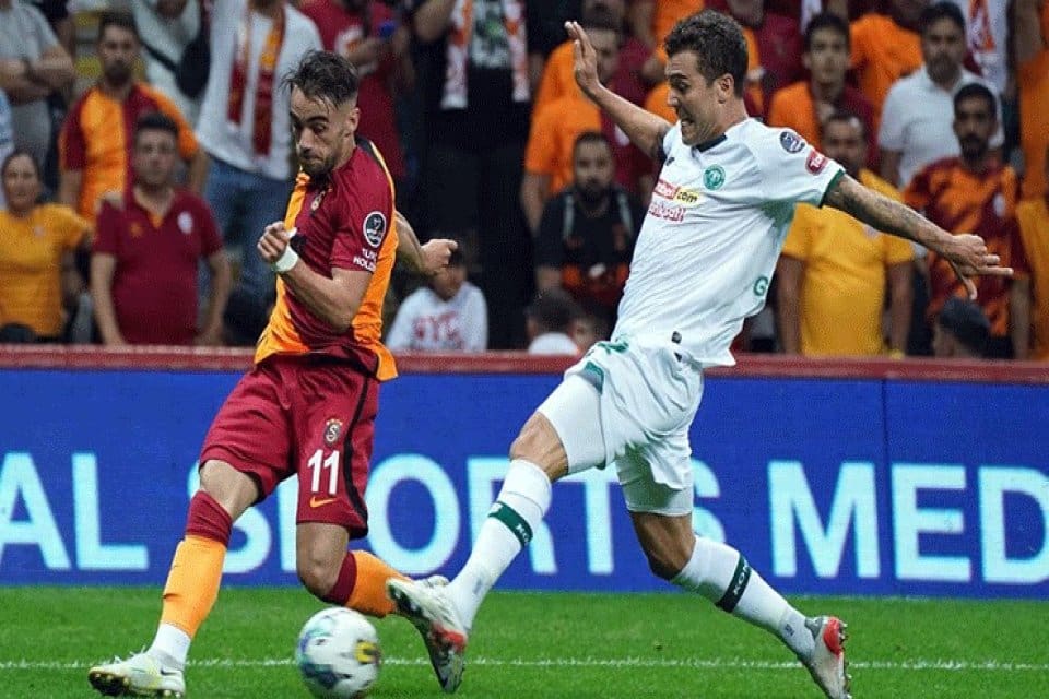 Galatasaray, haftaya lider giren Konyaspor'u mağlup ederek rakibini zirveden indirdi.