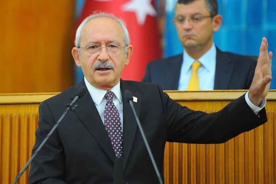 İzmirli depremzedelerin sıkıntı ve taleplerini partisinin grup toplantısında g&uuml;ndeme getiren