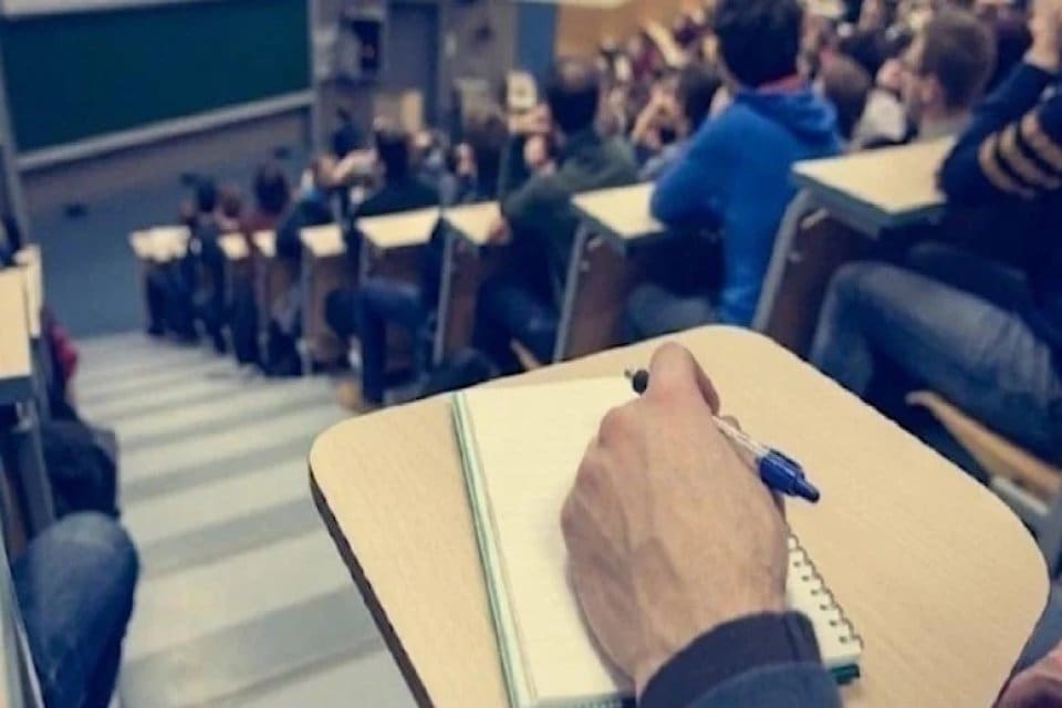 Y&Ouml;K, lisans ve lisans&uuml;st&uuml; &ouml;ğrencilerine verilen burs miktarlarının farklı miktarlarda