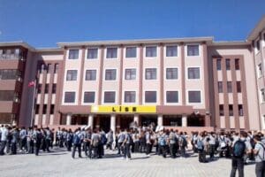 Sakarya'da bir lisede &ouml;ğrenciler arasında &ccedil;ıkan kavgada 17 yaşındaki Enes