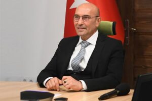 İzmir Büyükşehir Belediye Başkanı Tunç Soyer,  “Artık Biz Soralım” diyerek