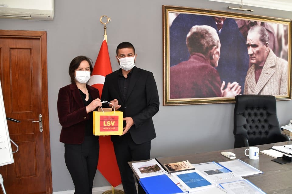 L&ouml;semili &Ccedil;ocuklar Vakfı, Fo&ccedil;a Belediye Başkanı Fatih G&uuml;rb&uuml;z&rsquo;e vakıfa verdiği