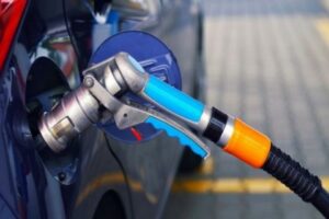 Benzin ve motorin fiyatlarındaki artış sürerken pazartesi gecesi LPG'ye de