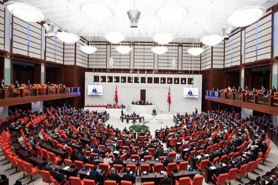 L&uuml;bnan'da bulunan T&uuml;rk askerinin g&ouml;rev s&uuml;resinin uzatılmasına ilişkin Cumhurbaşkanlığı Tezkeresi&nbsp;Meclis'e