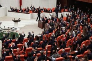 L&uuml;bnan'da bulunan T&uuml;rk askerinin g&ouml;rev s&uuml;resinin 1 yıl daha uzatılmasına