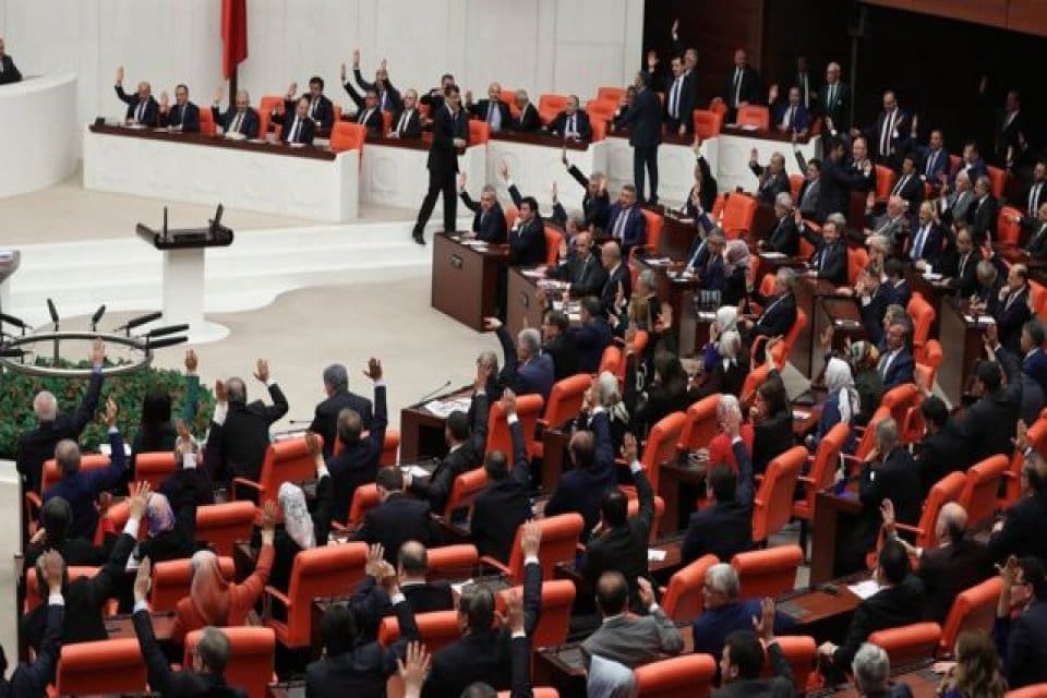 L&uuml;bnan'da bulunan T&uuml;rk askerinin g&ouml;rev s&uuml;resinin 1 yıl daha uzatılmasına