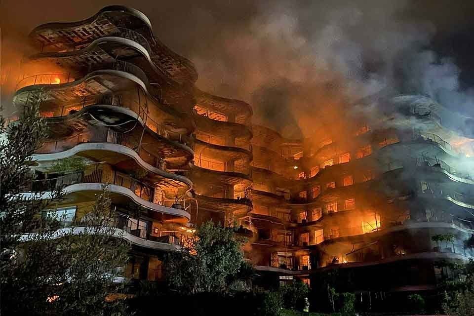 Narlıdere ilçesinde 27 Nisan'da saat 22.00 sıralarında 4 blok ve