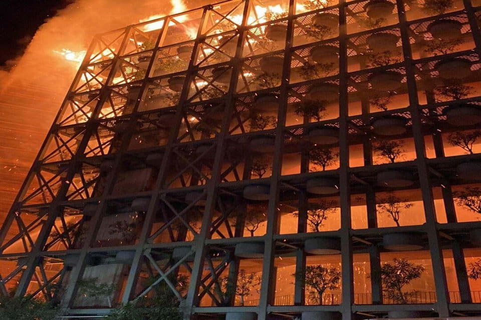 Narlıdere il&ccedil;esinde 27 Nisan'da saat 22.00 sıralarında 4 blok ve