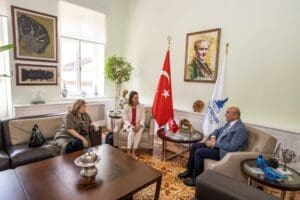 İzmir B&uuml;y&uuml;kşehir Belediye Başkanı Tun&ccedil; Soyer, L&uuml;ksemburg'un Ankara B&uuml;y&uuml;kel&ccedil;isi Ang&egrave;le