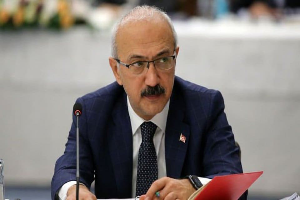 Cumhurbaşkanlı&nbsp;İletişim Başkanı&nbsp;Fahrettin Altun, Hazine ve Maliye Bakanı L&uuml;tfi Elvan&rsquo;ın istifa