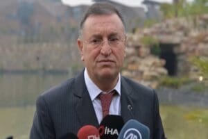 Hatay B&uuml;y&uuml;kşehir Belediye Başkanı L&uuml;tf&uuml; Savaş, kentsel d&ouml;n&uuml;ş&uuml;m dahil bakanlıklara