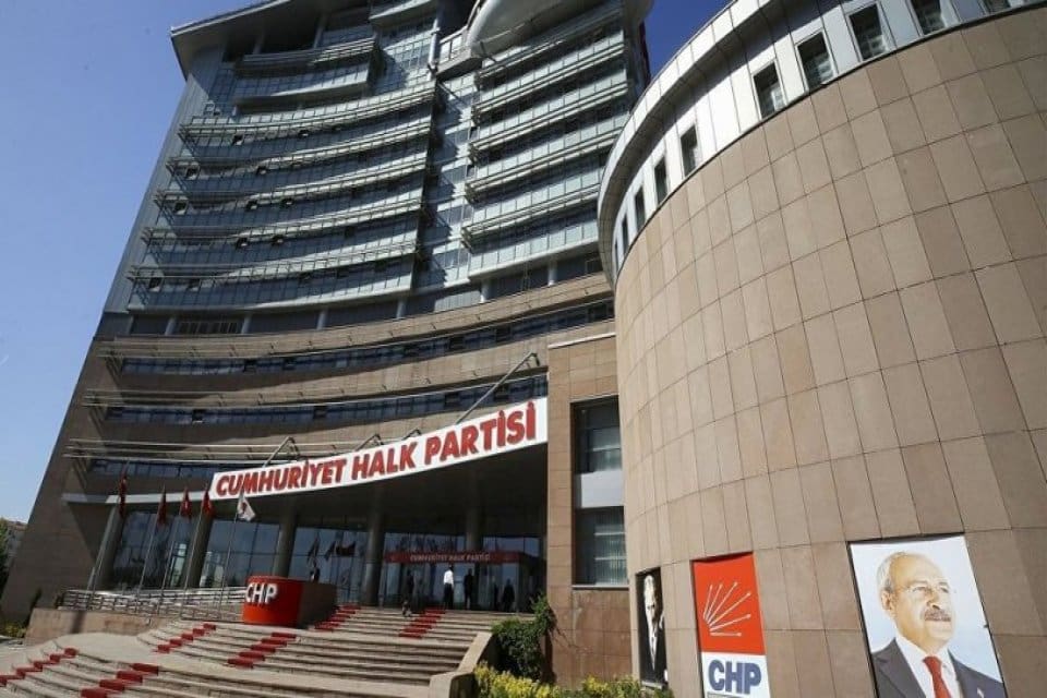 CHP S&ouml;zc&uuml;s&uuml; Faik &Ouml;ztrak, İYİ Partili L&uuml;tf&uuml; T&uuml;rkkan'ın dokunulmazlığının d&uuml;ş&uuml;r&uuml;lmesi