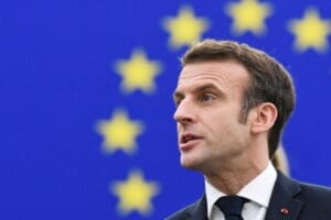 Macron'un partisi&nbsp;İlerleyen Cumhuriyet'in 39 yaşındaki milletvekili&nbsp;Coralie Dubost binlerce euroluk giyim