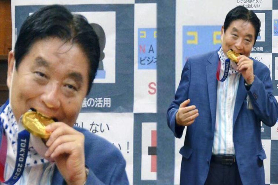 Japonya'da yaşanan tuhaf 'madalya ısırma' vakası nihayet &ccedil;&ouml;z&uuml;me kavuşuyor. Japon