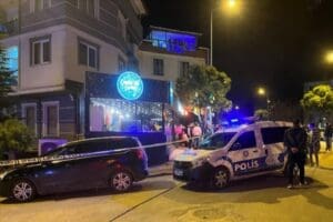 Denizli'nin Pamukkale il&ccedil;esinde bir otomobilden pompalı t&uuml;fekle ateş a&ccedil;ılması sonucu
