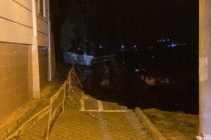 Manisa'nın Turgutlu il&ccedil;esinde, bir bina inşaatının kazı alanında toprak kayması