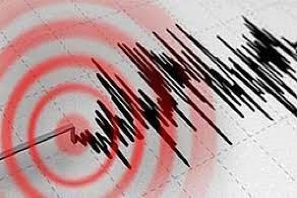 Malatya'nın Doğanşehir il&ccedil;esinde saat 15.44 sıralarında 4.2 b&uuml;y&uuml;kl&uuml;ğ&uuml;nde bir deprem