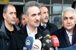 Malatya'da 5.2 b&uuml;y&uuml;kl&uuml;ğ&uuml;nde deprem meydana geldi. Malatya Valisi Aydın Baruş,