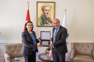 İzmir B&uuml;y&uuml;kşehir Belediye Başkanı Tun&ccedil; Soyer'i ziyaret eden Malta B&uuml;y&uuml;kel&ccedil;isi