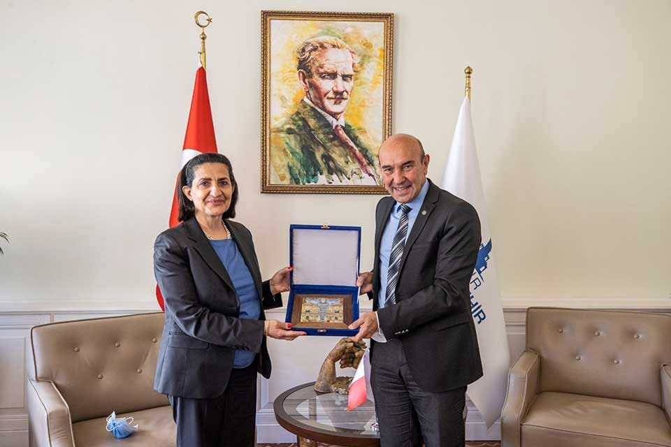 İzmir B&uuml;y&uuml;kşehir Belediye Başkanı Tun&ccedil; Soyer'i ziyaret eden Malta B&uuml;y&uuml;kel&ccedil;isi