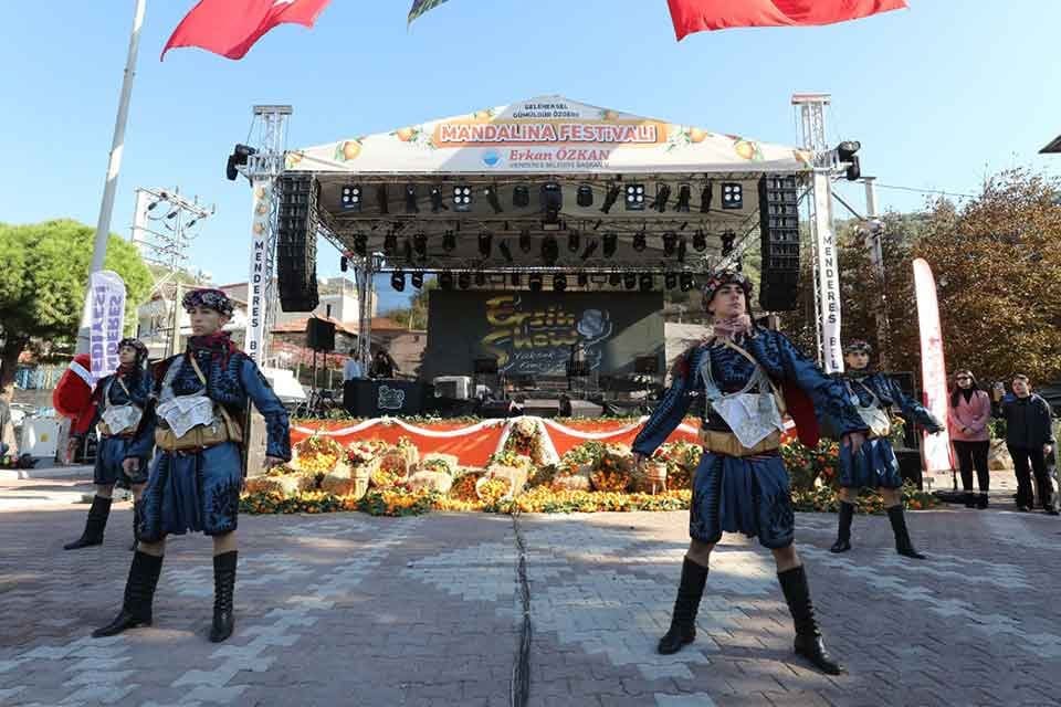 İzmir&rsquo;in Menderes il&ccedil;esinde geleneksel hale gelen G&uuml;m&uuml;ld&uuml;r &Ouml;zdere Mandalina Festivali