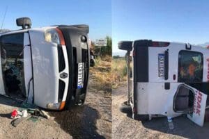 Manisa'da tarım iş&ccedil;ilerini taşıyan servis minib&uuml;s&uuml; devrildi, 1'i ağır 21