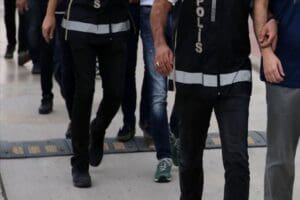 Manisa'da, FET&Ouml;/PDY'nin 'g&uuml;ncel &ouml;ğrenci' ve 'kadın' yapılanmalarına&nbsp;y&ouml;nelik d&uuml;zenlenen operasyonda, 14