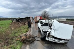 Manisa'nın Akhisar il&ccedil;esinde kamyon ile &ccedil;arpışan otomobilin s&uuml;r&uuml;c&uuml;s&uuml; Halil İbrahim