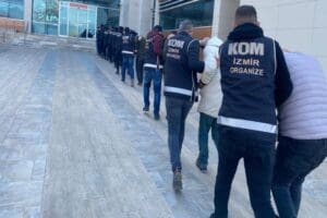 Manisa ve İzmir'de jandarmanın su&ccedil; &ouml;rg&uuml;t&uuml;ne y&ouml;nelik operasyonunda 38 ş&uuml;pheli,