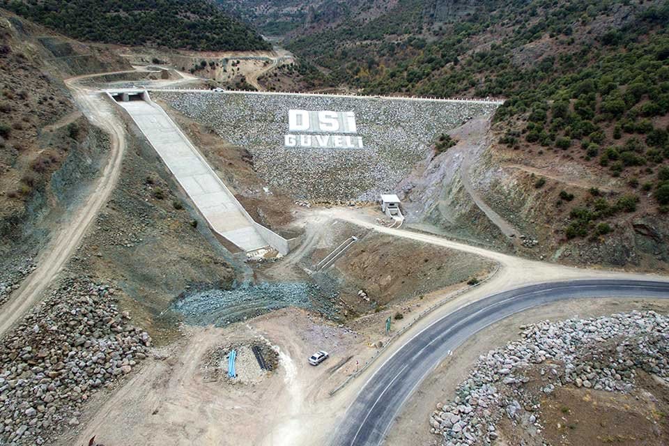 DSİ Manisa iline yaptığı yatırımlarla ilimizin m&uuml;mbit topraklarını su ile