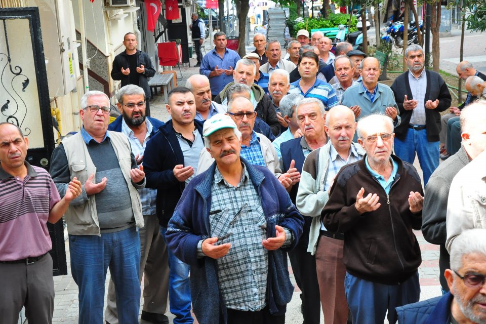 Manisa'da kuraklık nedeniyle bugün cuma namazı sonrasında yağmur duası yapıldı.