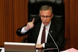 Ankara B&uuml;y&uuml;kşehir Belediye Meclisi toplantısında 2017 yılında lahit kapağı ihalesinde