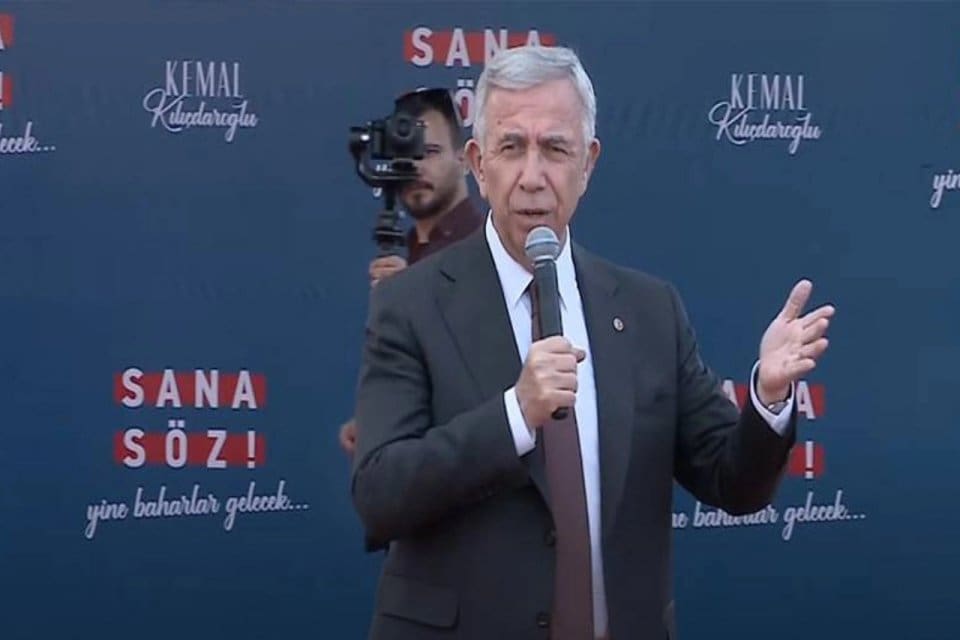 C&uuml;bbeli Ahmet Hoca olarak tanınan Ahmet Mahmut &Uuml;nl&uuml;'n&uuml;n "İHA, SİHA
