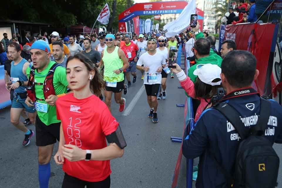 İzmir B&uuml;y&uuml;kşehir Belediye Başkanı Tun&ccedil; Soyer ile Gen&ccedil;lik ve Spor