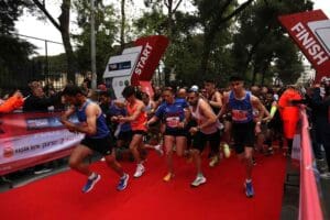İzmir B&uuml;y&uuml;kşehir Belediyesi'nin d&ouml;rd&uuml;nc&uuml; kez d&uuml;zenlediği Maraton İzmir Avek i&ccedil;in