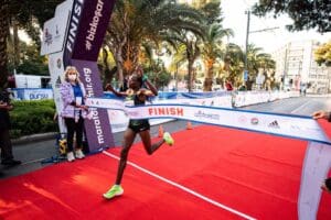 İkinci Uluslararası Maratonİzmir Etiyopyalı atlet Tsegaye Getachew&rsquo;in 2.09.25&rsquo;lik derecesiyle tarihe