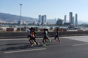 Uluslararası Maratonİzmir&rsquo;in ikincisinde erkekler 42 kilometrede yarışan Etiyopyalı Tsegaye Getachew&rsquo;in