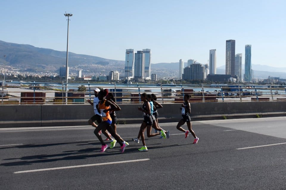 Uluslararası Maratonİzmir&rsquo;in ikincisinde erkekler 42 kilometrede yarışan Etiyopyalı Tsegaye Getachew&rsquo;in