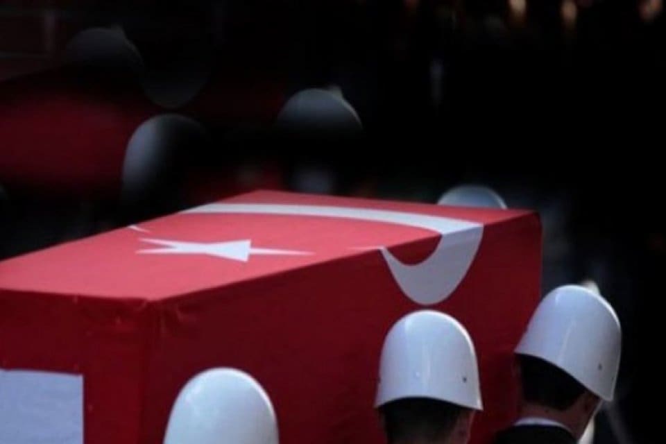 Mardin Valiliği'nden yapılan a&ccedil;ıklamada, Kızıltepe'de askeri araca d&uuml;zenlenen saldırıda Piyade