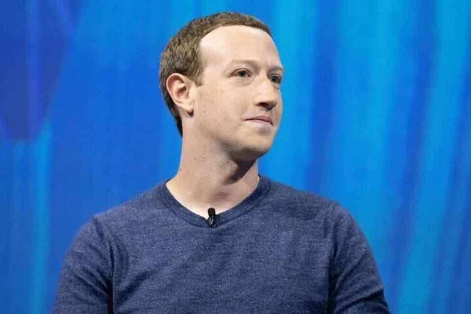 2004 yılında henüz üniversite öğrencisiyken Facebook'u kurarak sadece teknoloji dünyasını