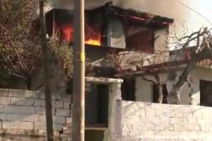 İZMİR'in Gaziemir ilçesinde, kömür sobasından sıçrayan kıvılcımlar nedeniyle çıktığı değerlendirilen